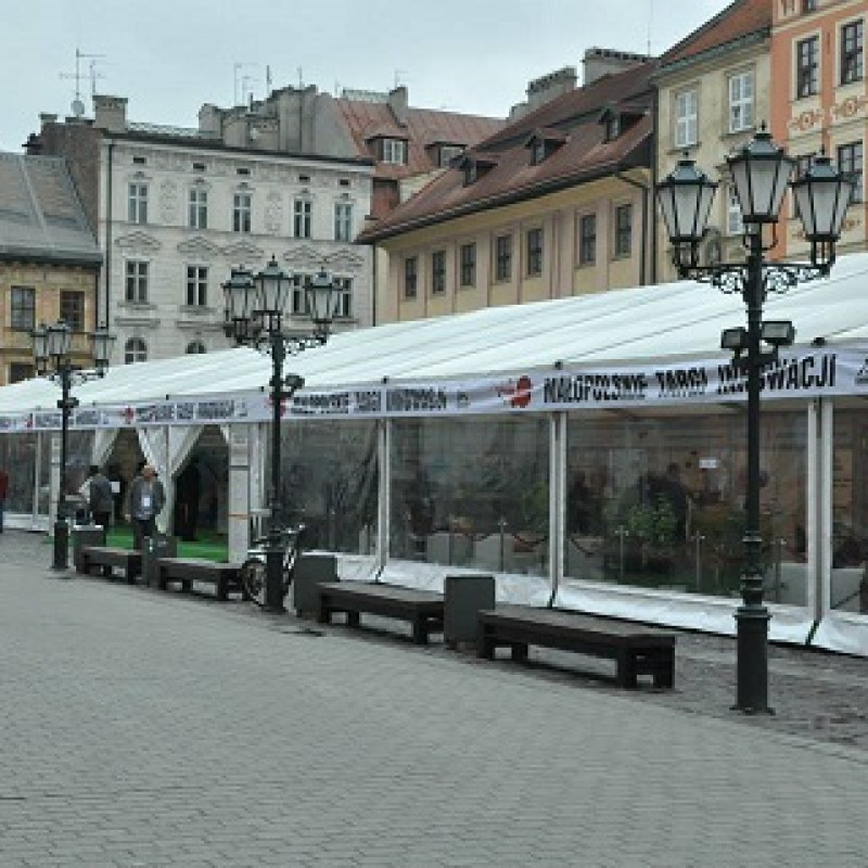Hala namiotowa z pełnym wyposażeniem technicznym
