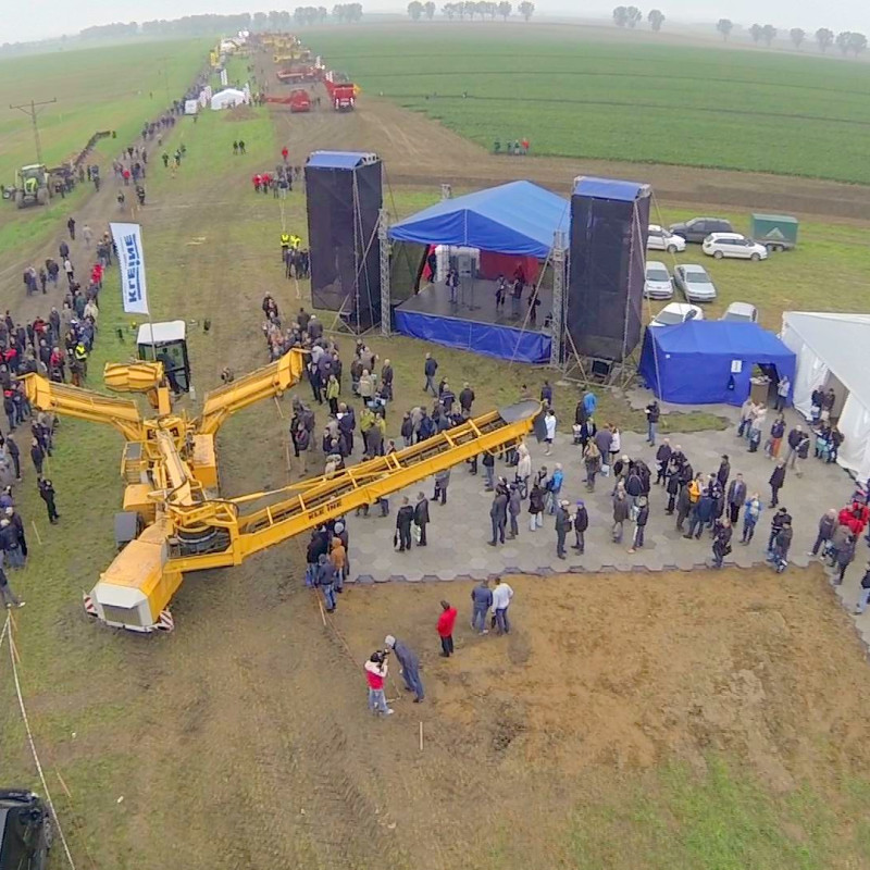 Technika sceniczna – scena, nagłośnienie i oświetlenie na pikniku