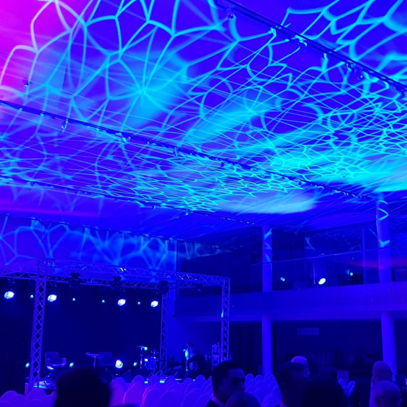 Ekran LED z wizualizacją nowego modelu pojazdu