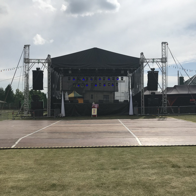 Ekran LED jako tło dla koncertu firmowego